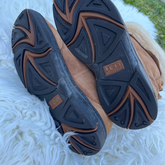 UGG Short Boots Chestnut Color with DrawString & Beads - Picture 3 of 7